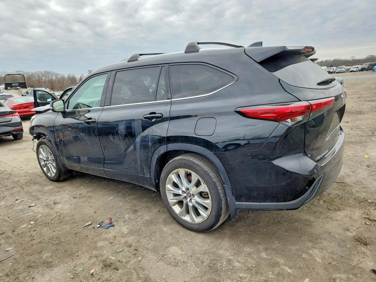2022 Toyota Highlander Limited - Image 2