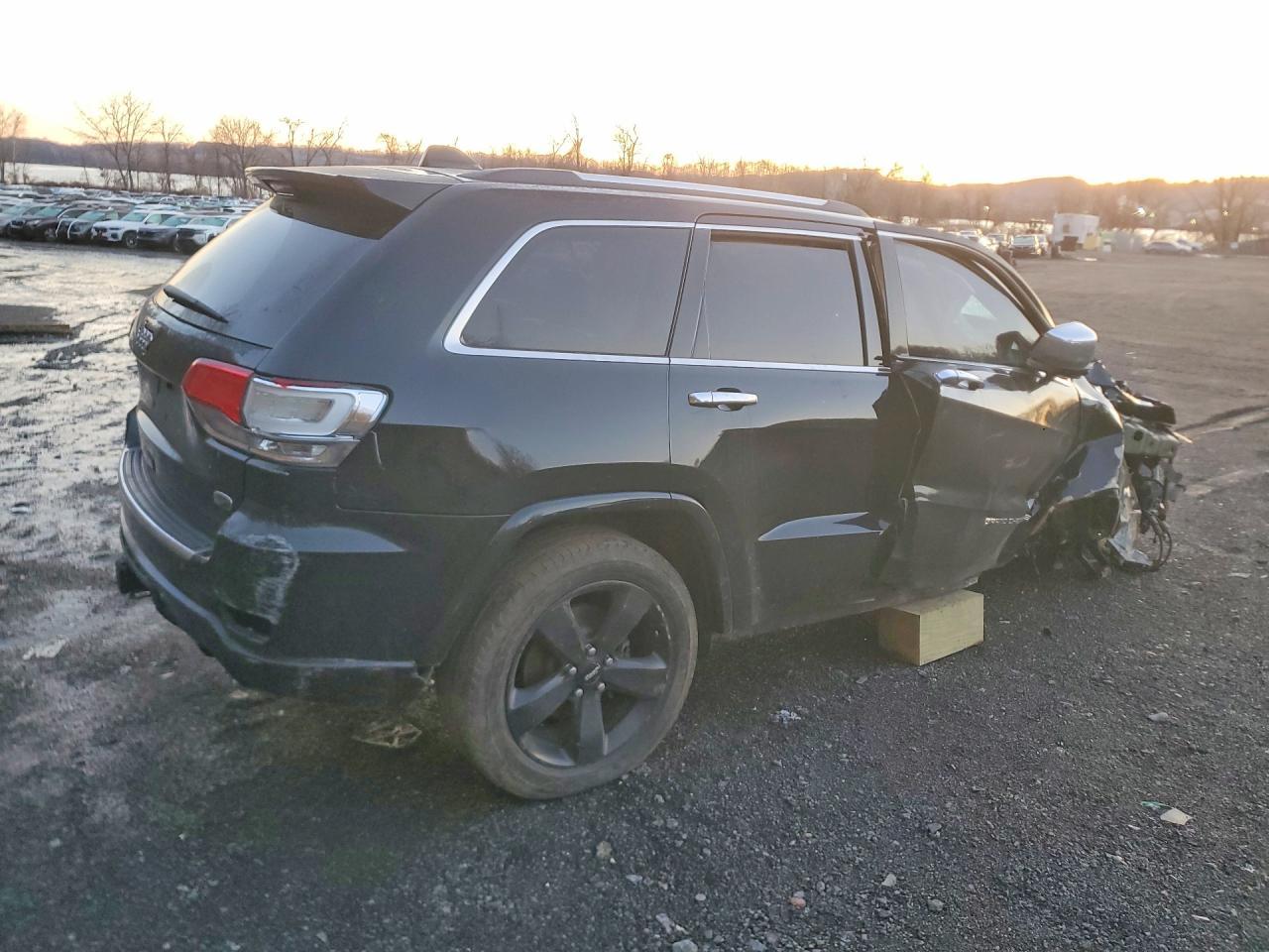 2015 Jeep Grand Cherokee Overland - Image 3