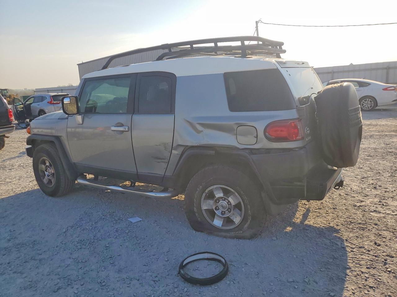 2010 Toyota Fj Cruiser Base - Image 2