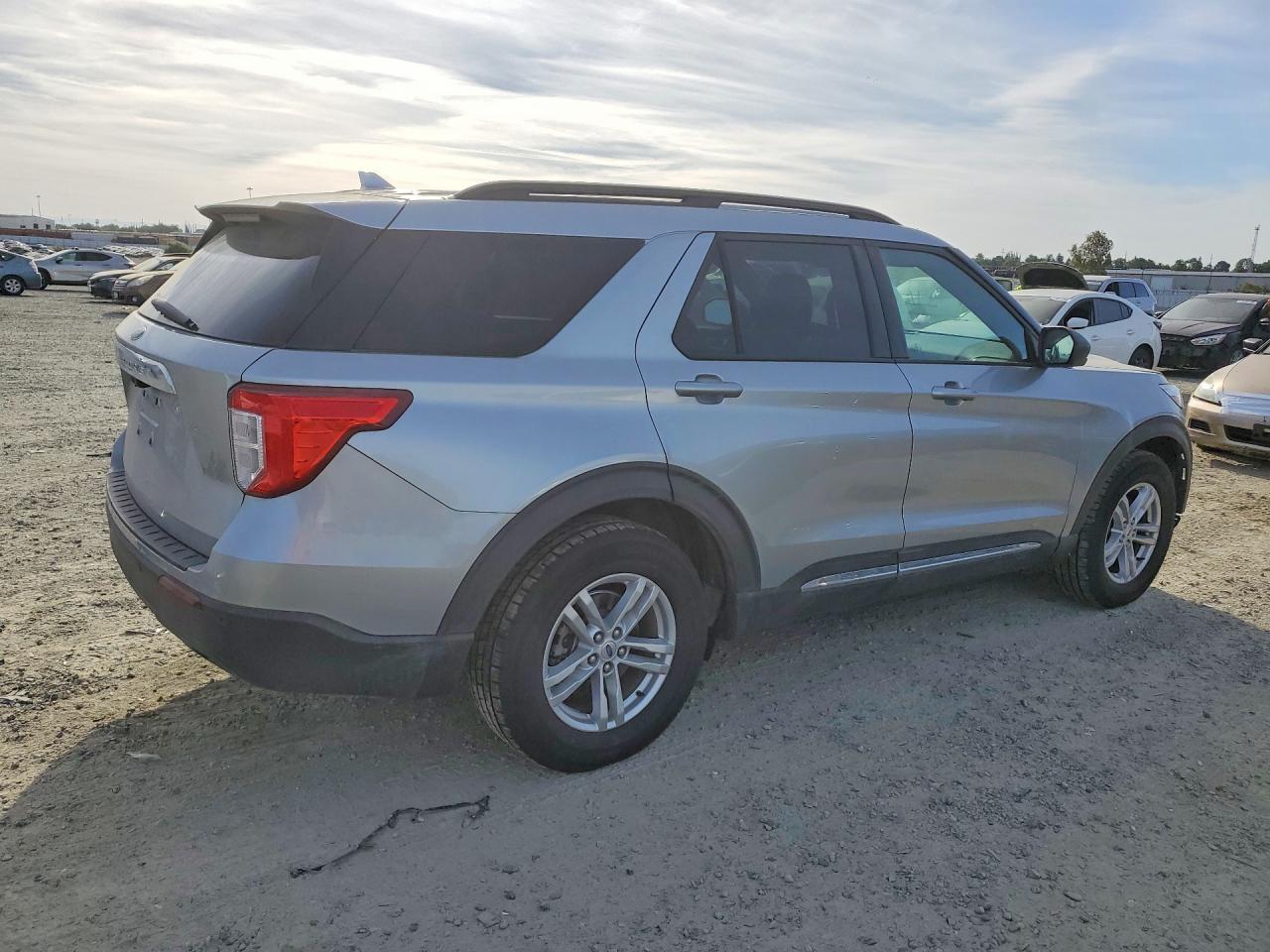 2020 Ford Explorer Xlt - Image 3