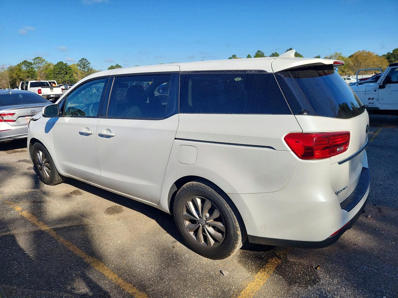 2020 Kia Sedona Lx - Image 2