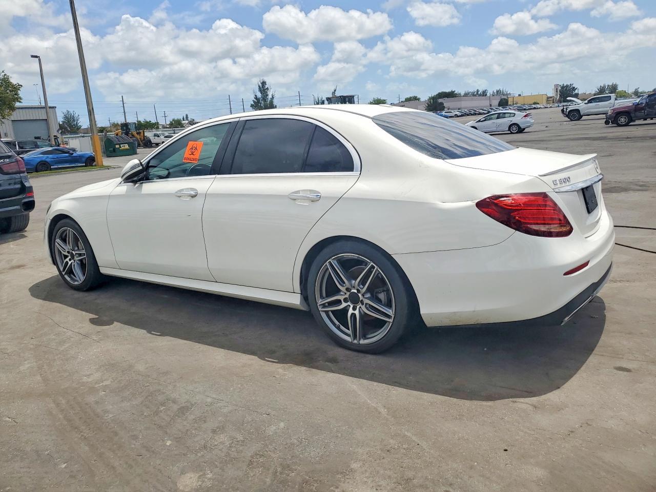 2019 Mercedes-Benz E 300 - Фото 2