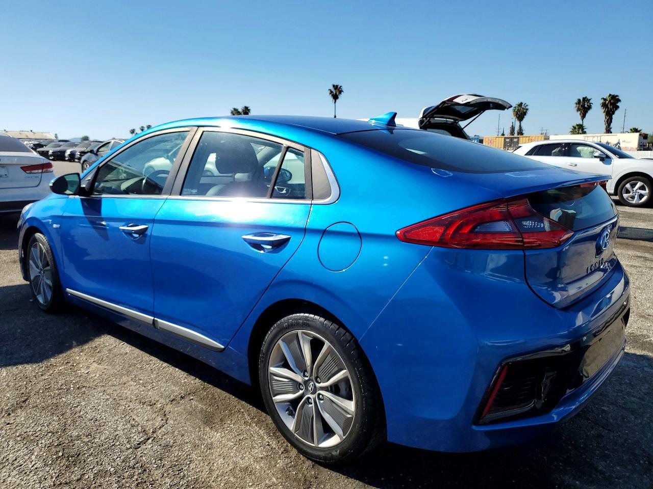 2017 Hyundai Ioniq Hybrid Limited - Image 2