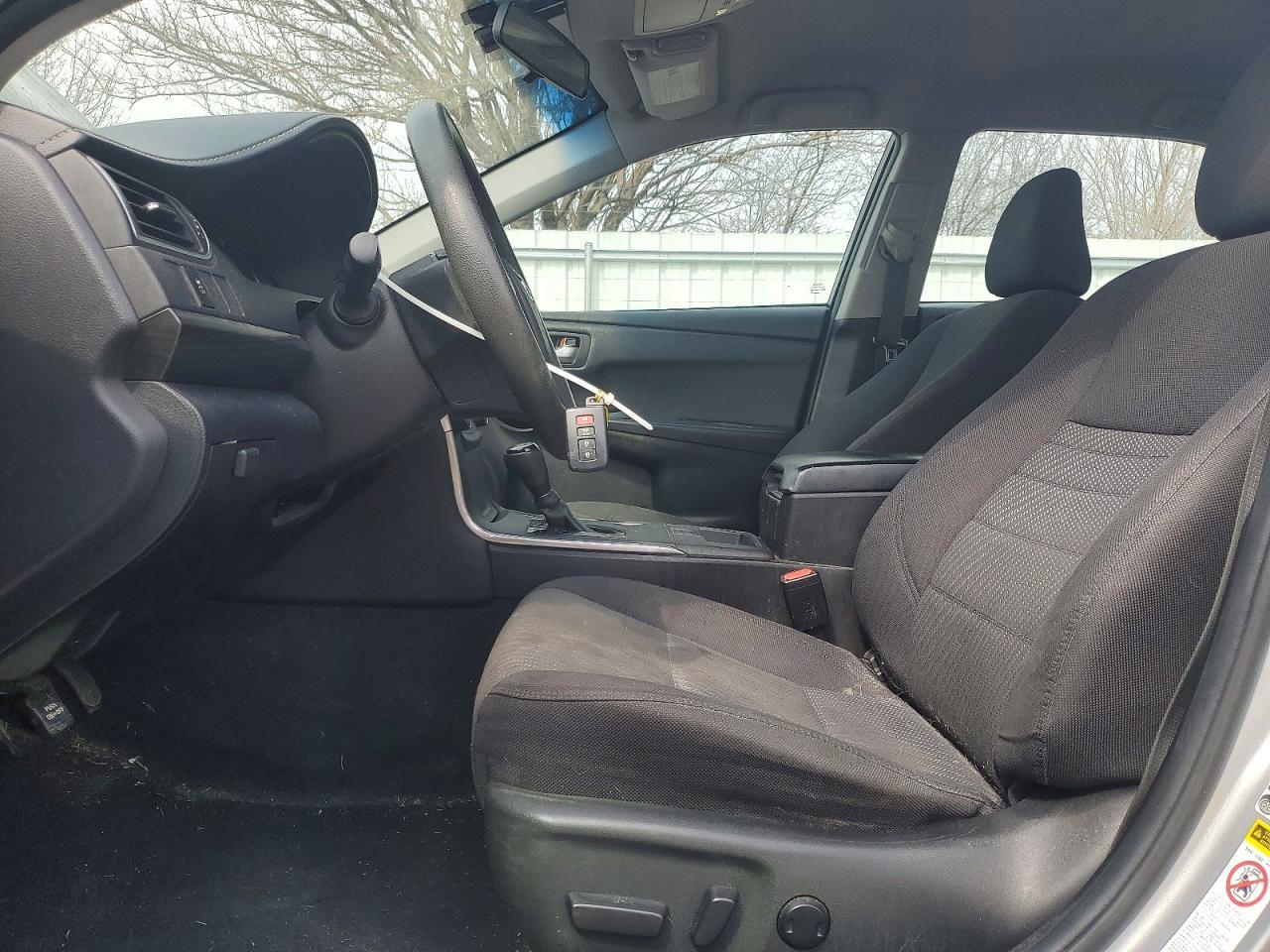 2015 Toyota Camry Hybrid Le - Image 7