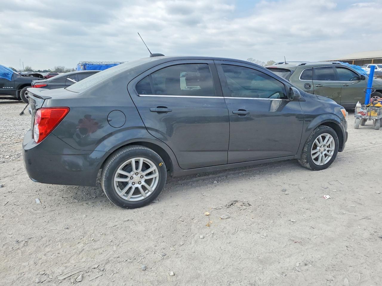 2016 Chevrolet Sonic Lt - Фото 3