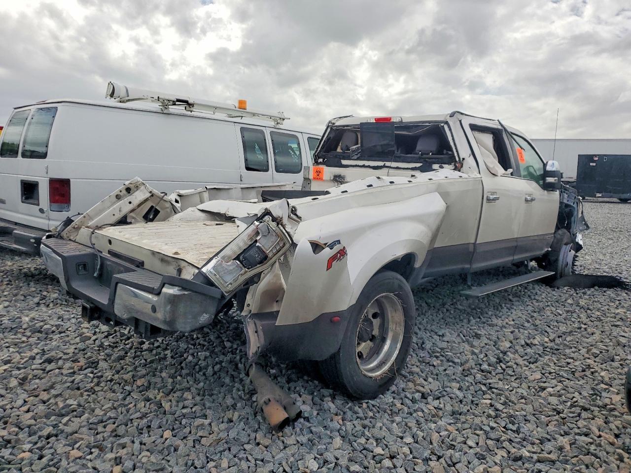 2017 Ford F450 Super Duty - Фото 4