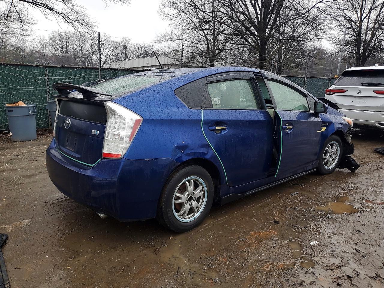 2010 Toyota Prius Iv - Image 3