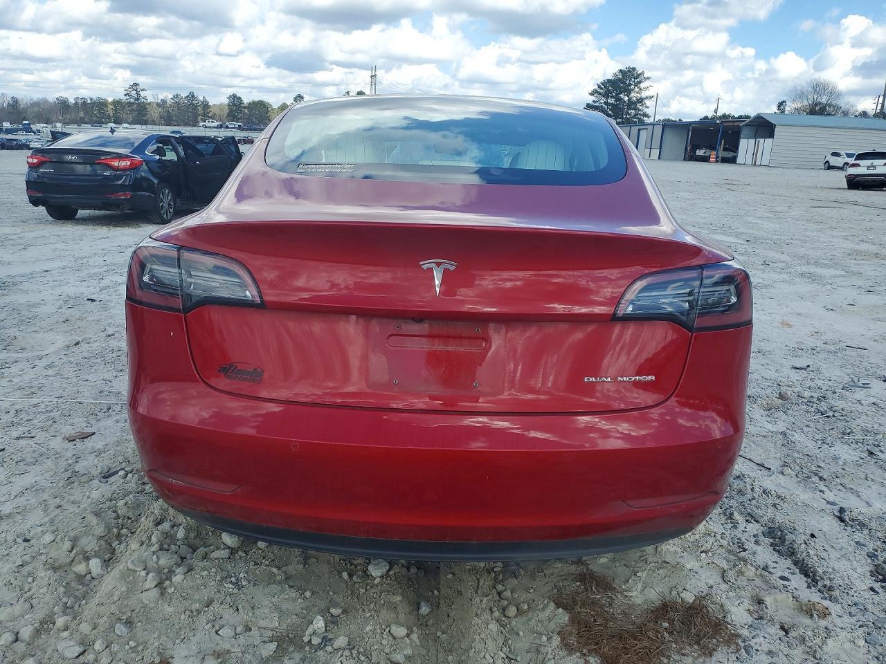 2018 Tesla Model 3 - Фото 6