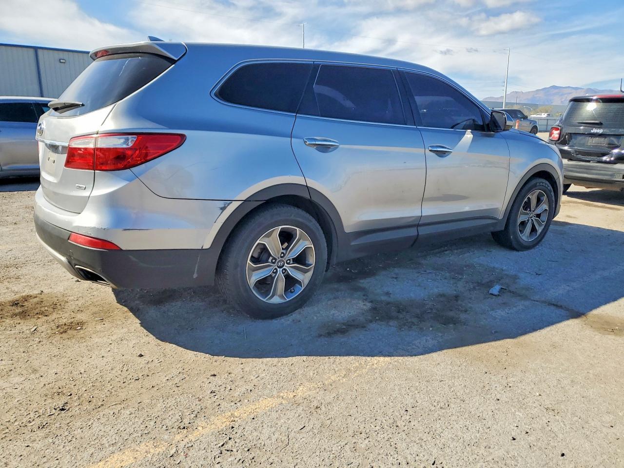 2013 Hyundai Santa Fe Gls - Image 3