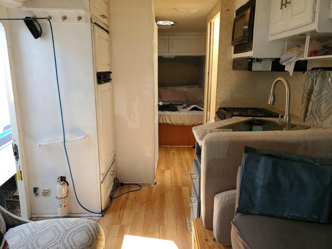 2004 Thor Chateau Sport 29A - Image 6