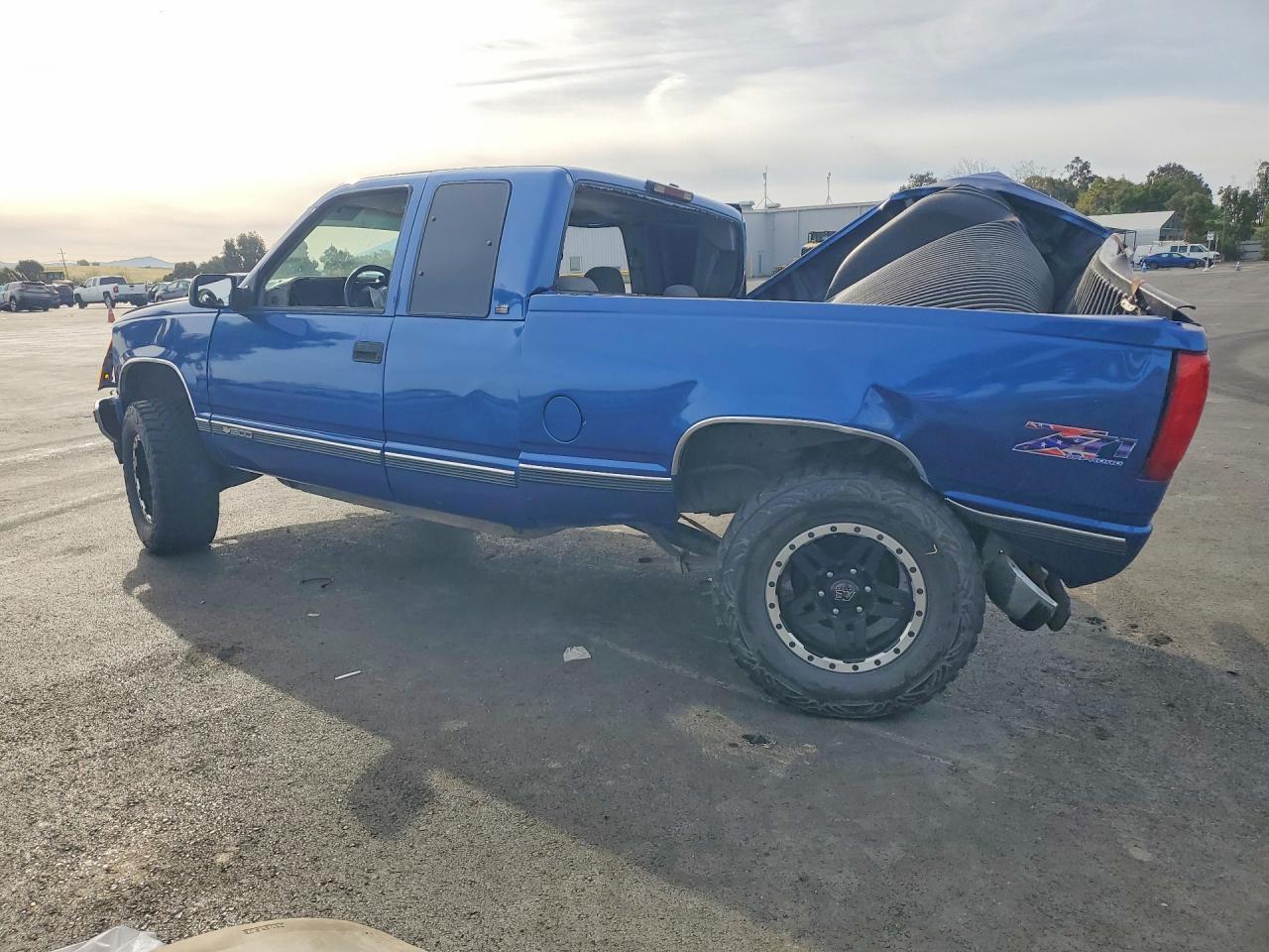1997 Chevrolet Gmt-400 K1500 - Image 2