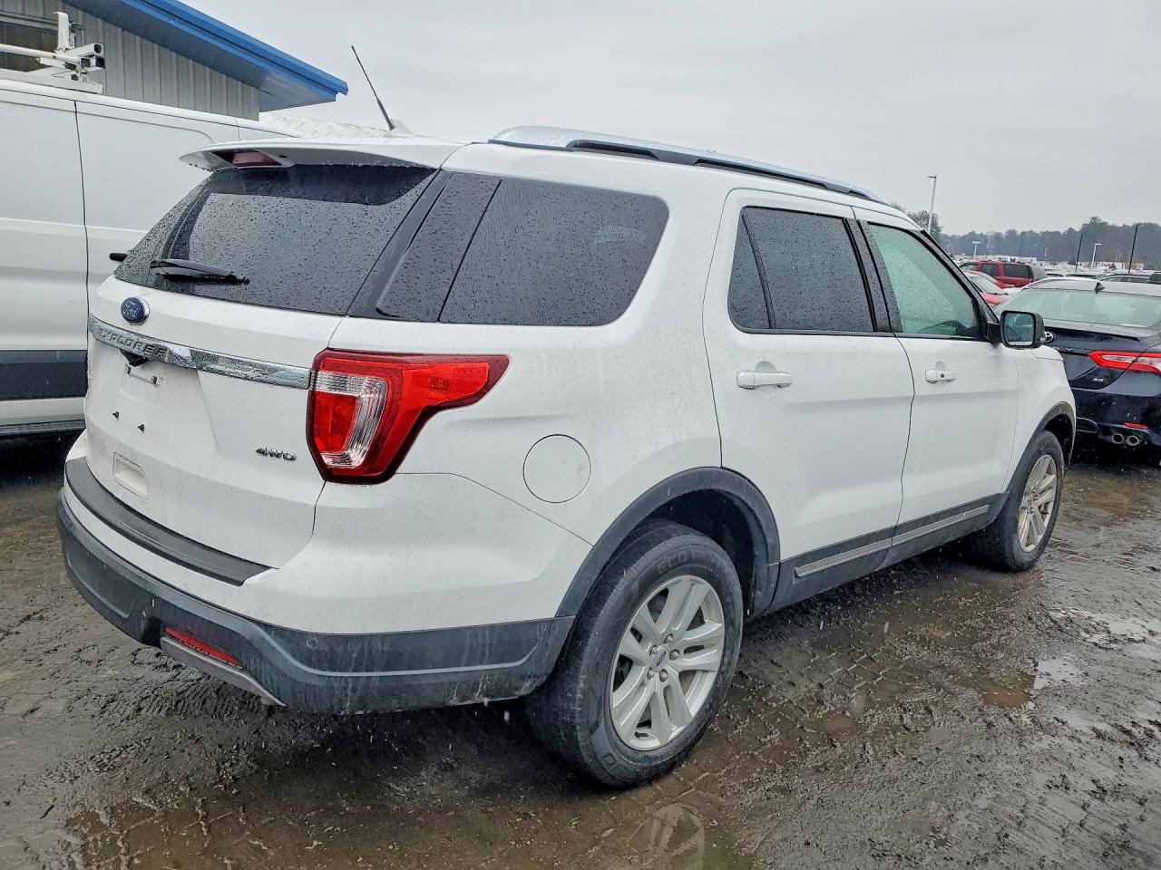 2019 Ford Explorer Xlt - Фото 3