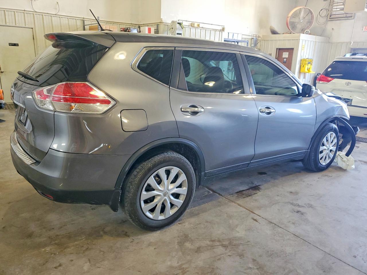 2015 Nissan Rogue S - Фото 3