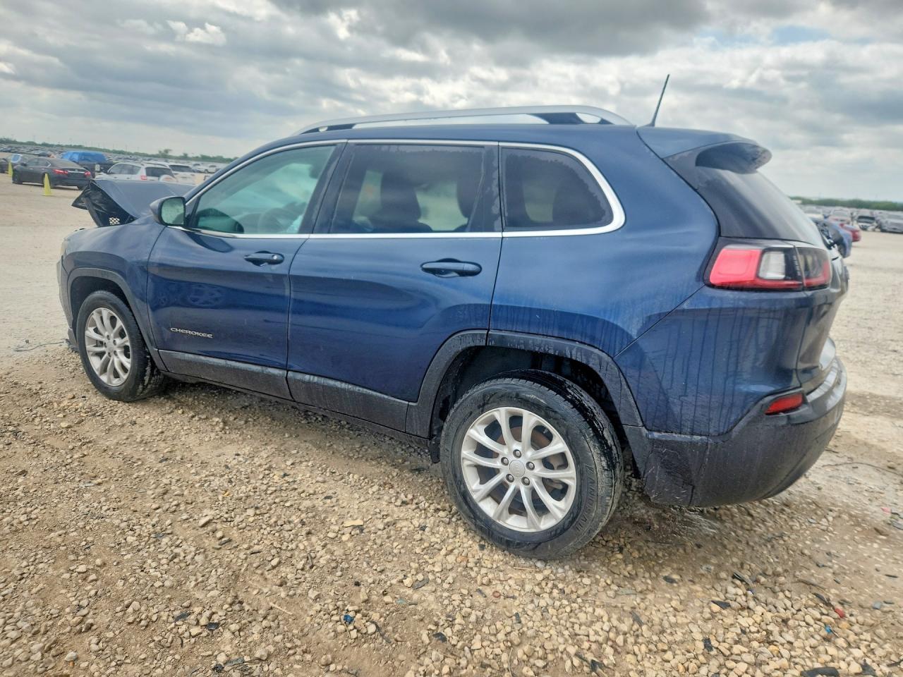 2019 Jeep Cherokee Latitude - Image 2