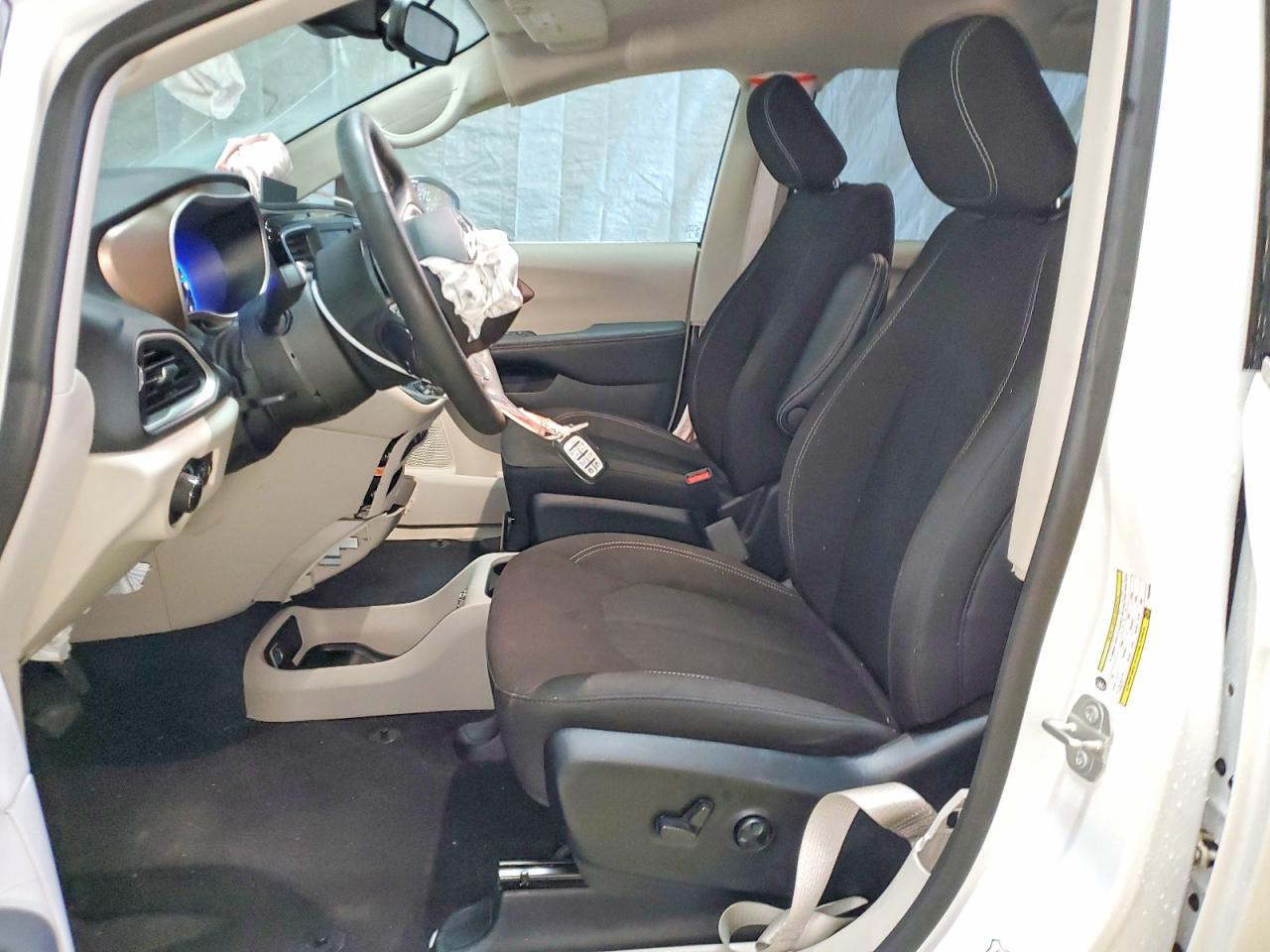 2023 Chrysler Voyager Lx - Фото 7