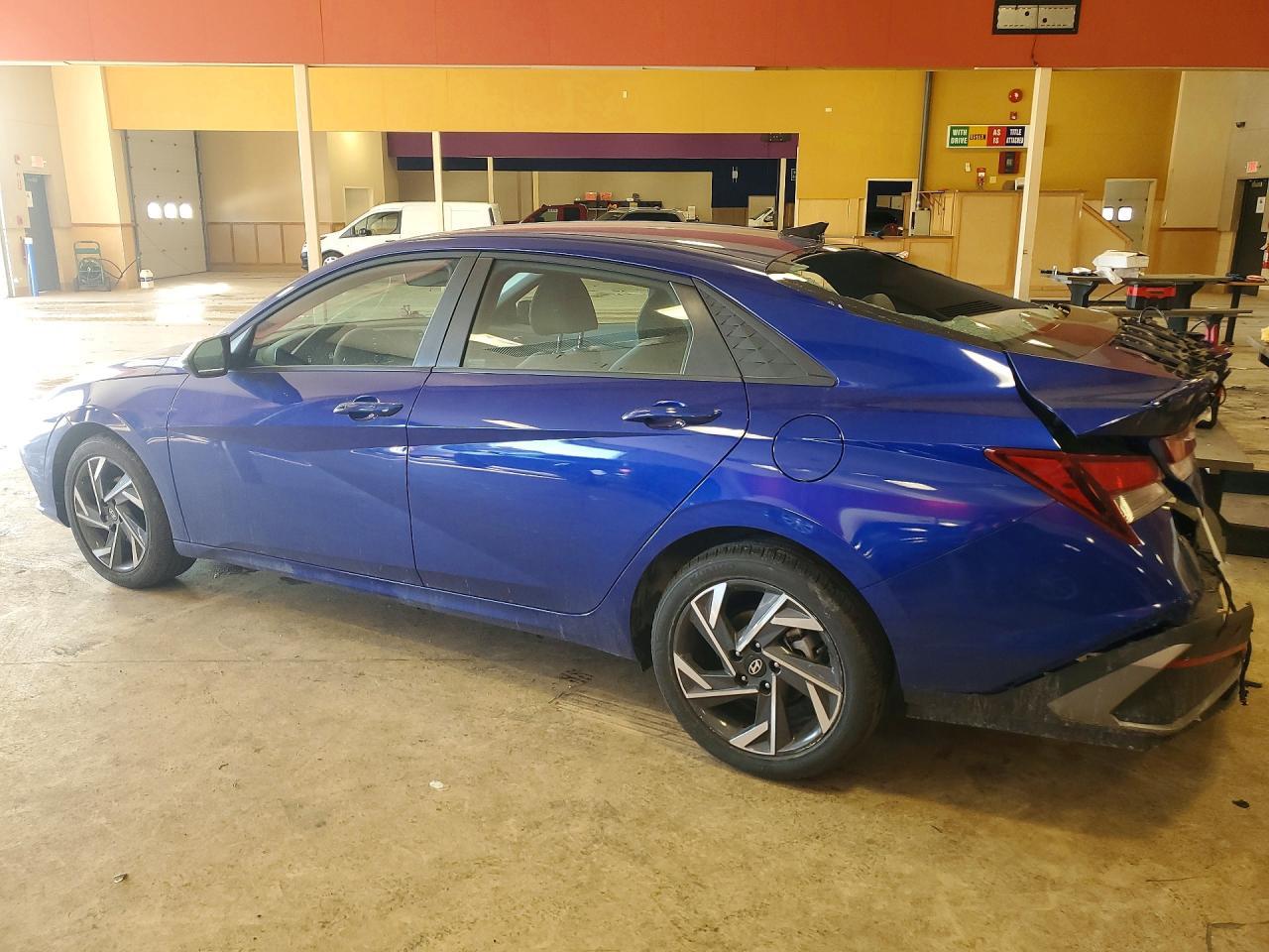 2025 Hyundai Elantra Sel Sport - Image 2