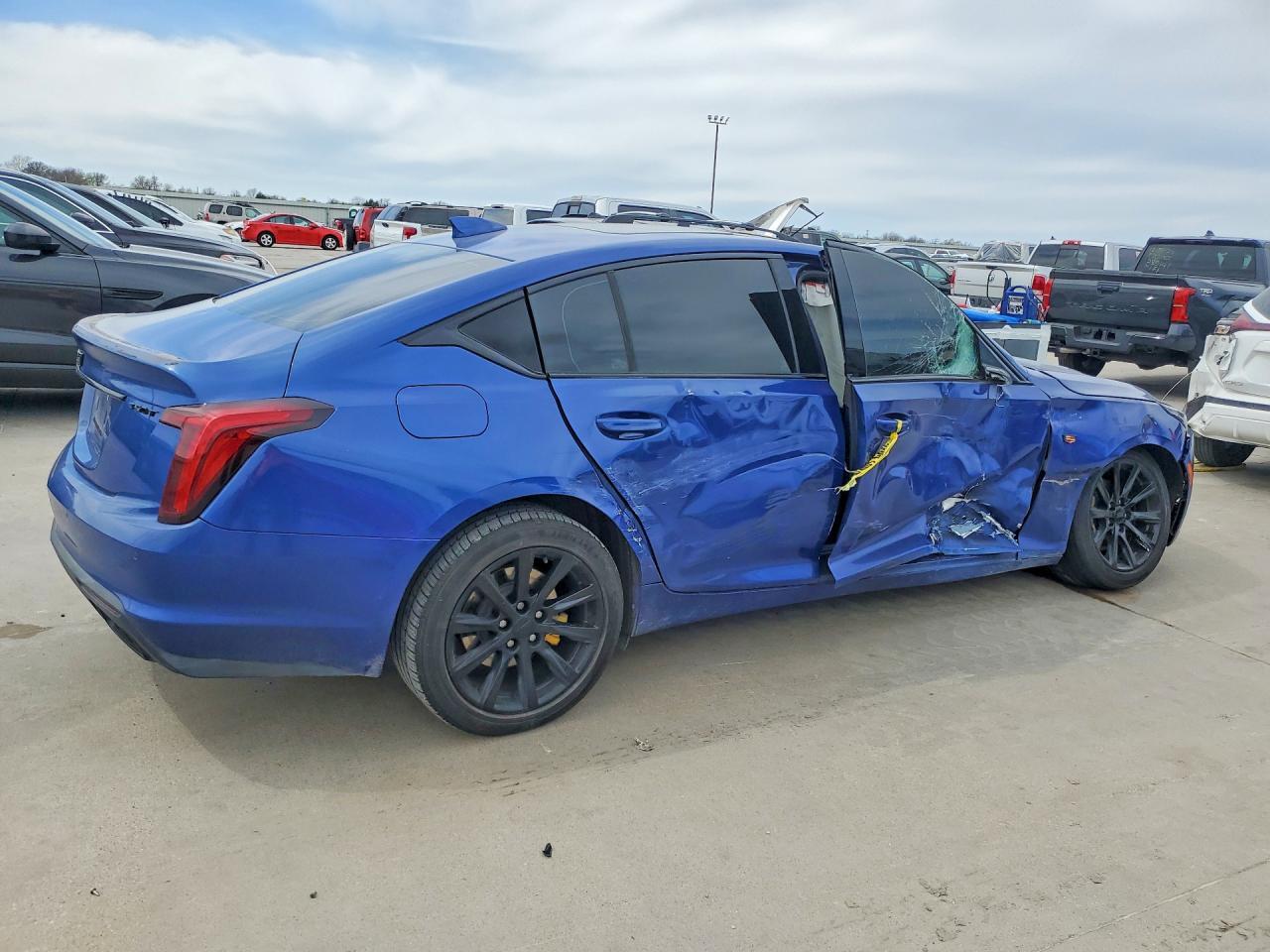 2023 Cadillac Ct5 Luxury - Image 3