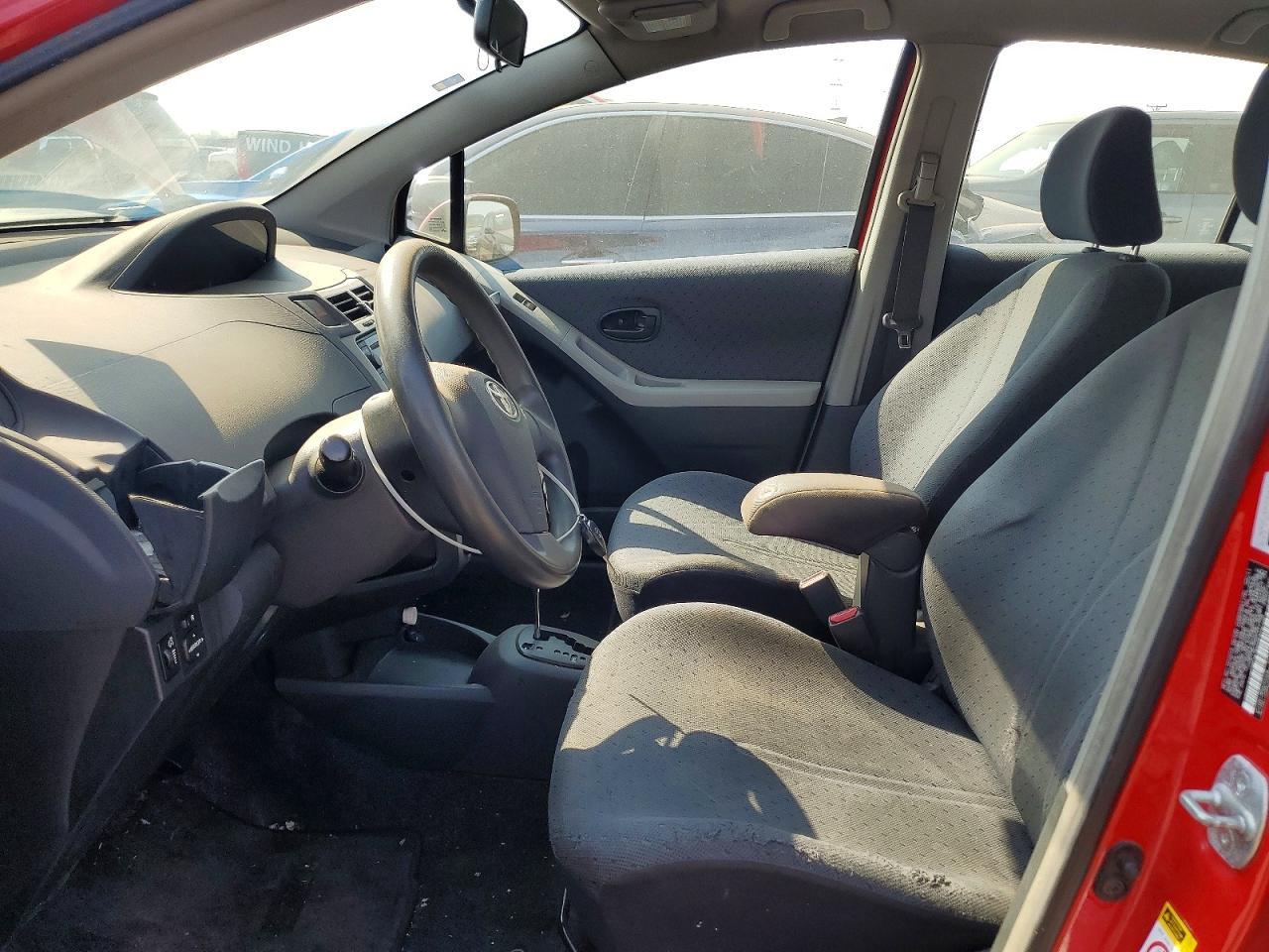 2011 Toyota Yaris Base - Фото 7
