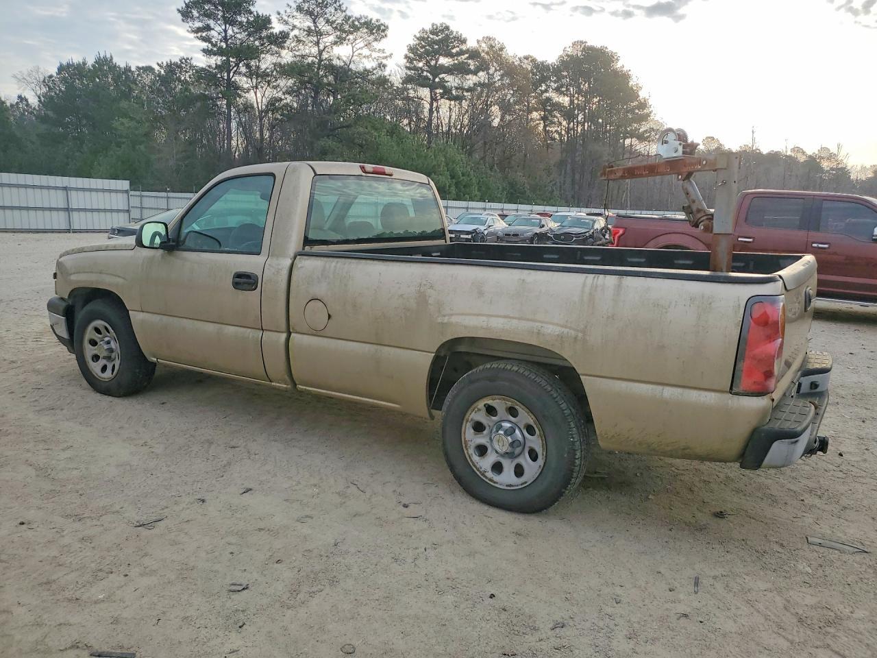 2006 Chevrolet Silverado C1500 - Image 2