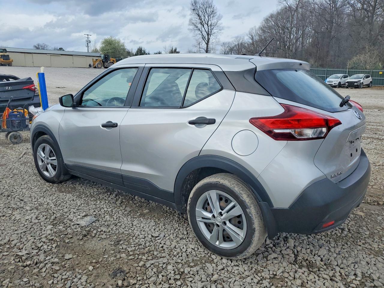 2019 Nissan Kicks S - Фото 2
