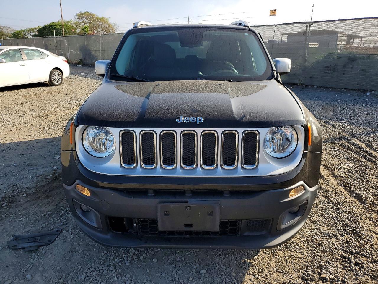 2017 Jeep Renegade Limited - Image 5