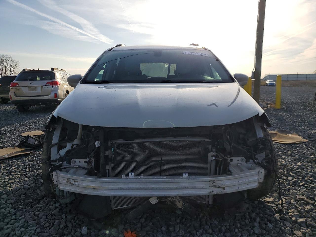 2017 Chrysler Pacifica Touring L - Фото 5
