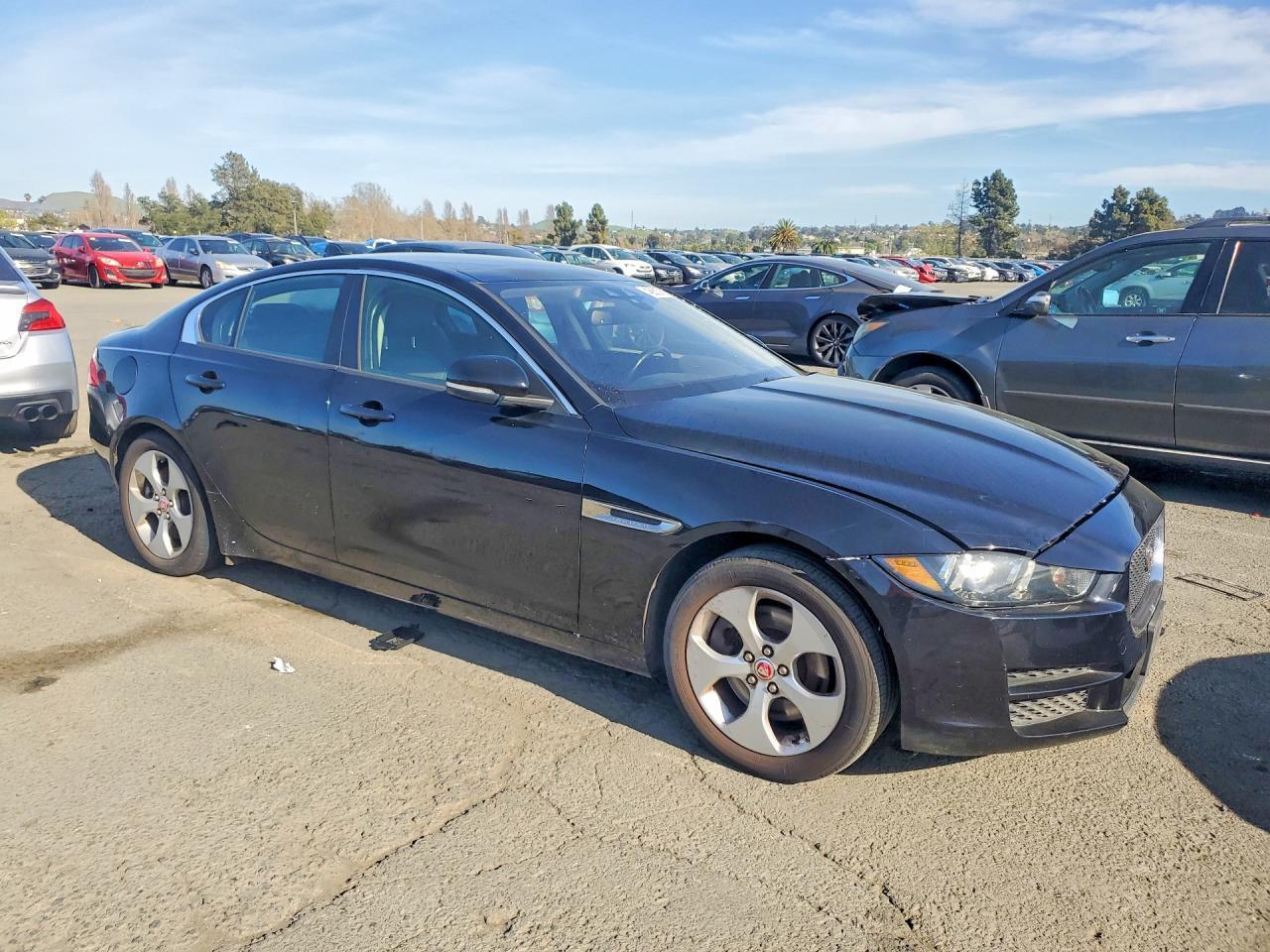 2017 Jaguar Xe - Image 4