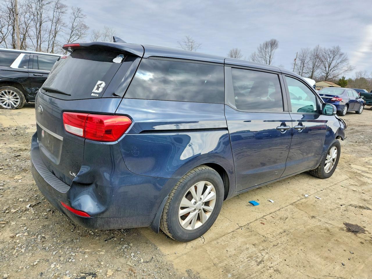 2017 Kia Sedona Lx - Image 3
