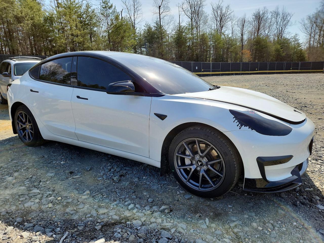 2023 Tesla Model 3 - Image 4
