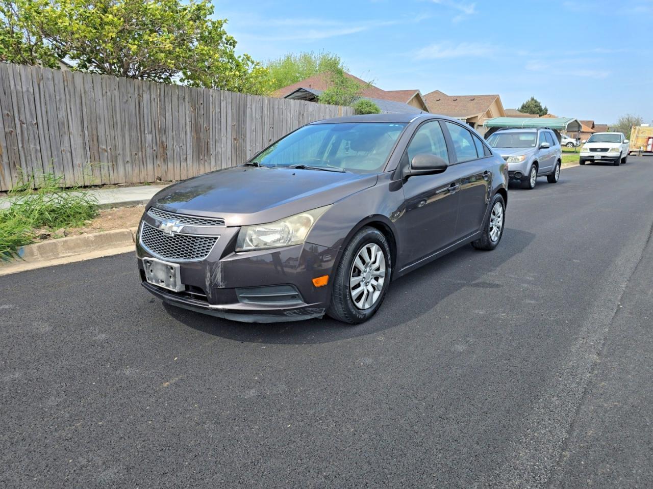 2014 Chevrolet Cruze Ls - Image 2