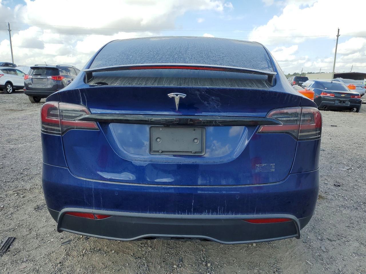 2022 Tesla Model X - Фото 6