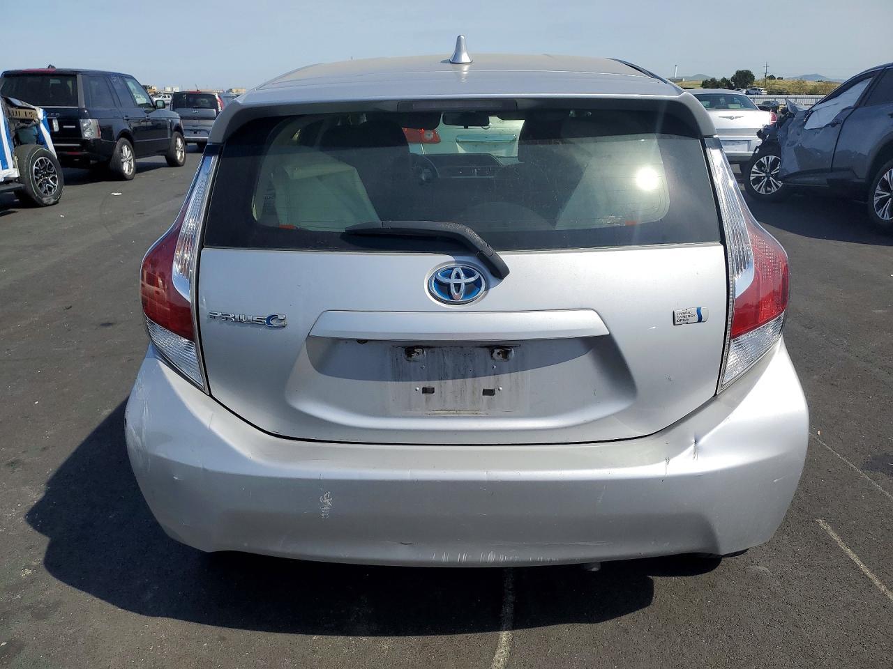 2016 Toyota Prius C Four - Фото 6