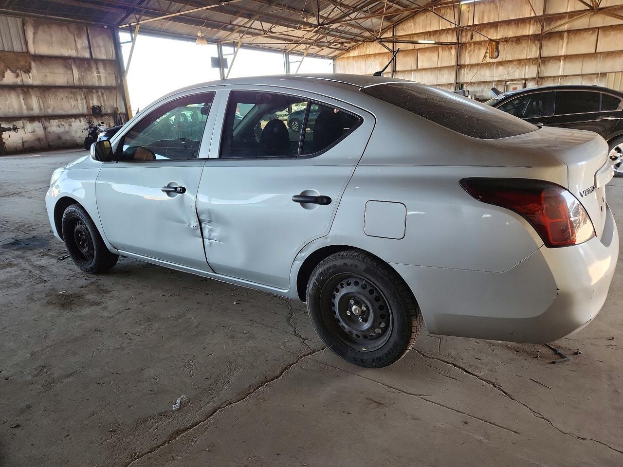 2013 Nissan Versa - Фото 2