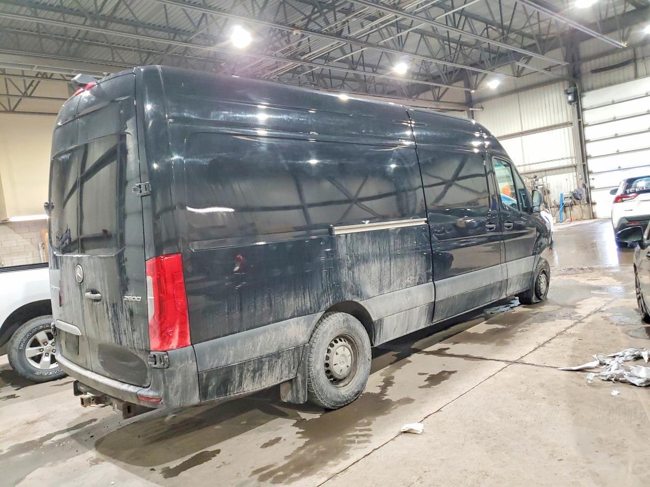 2022 Mercedes-Benz Sprinter 2500 - Фото 3