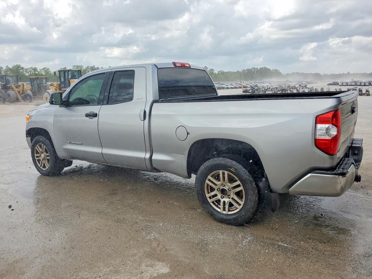 2016 Toyota Tundra Sr5 - Image 2
