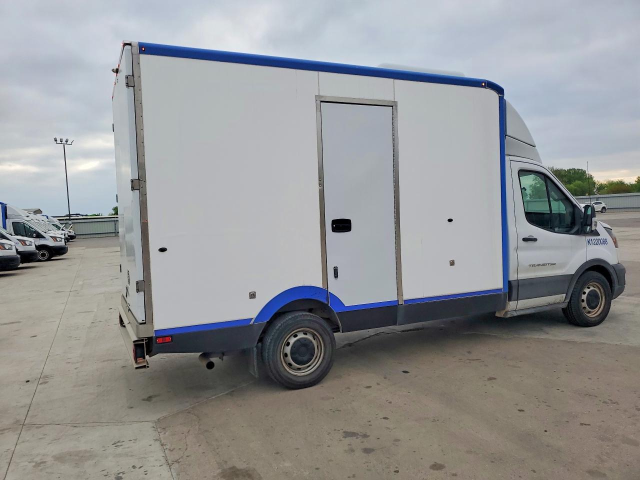 2022 Ford Transit Delivery Truck - Фото 3