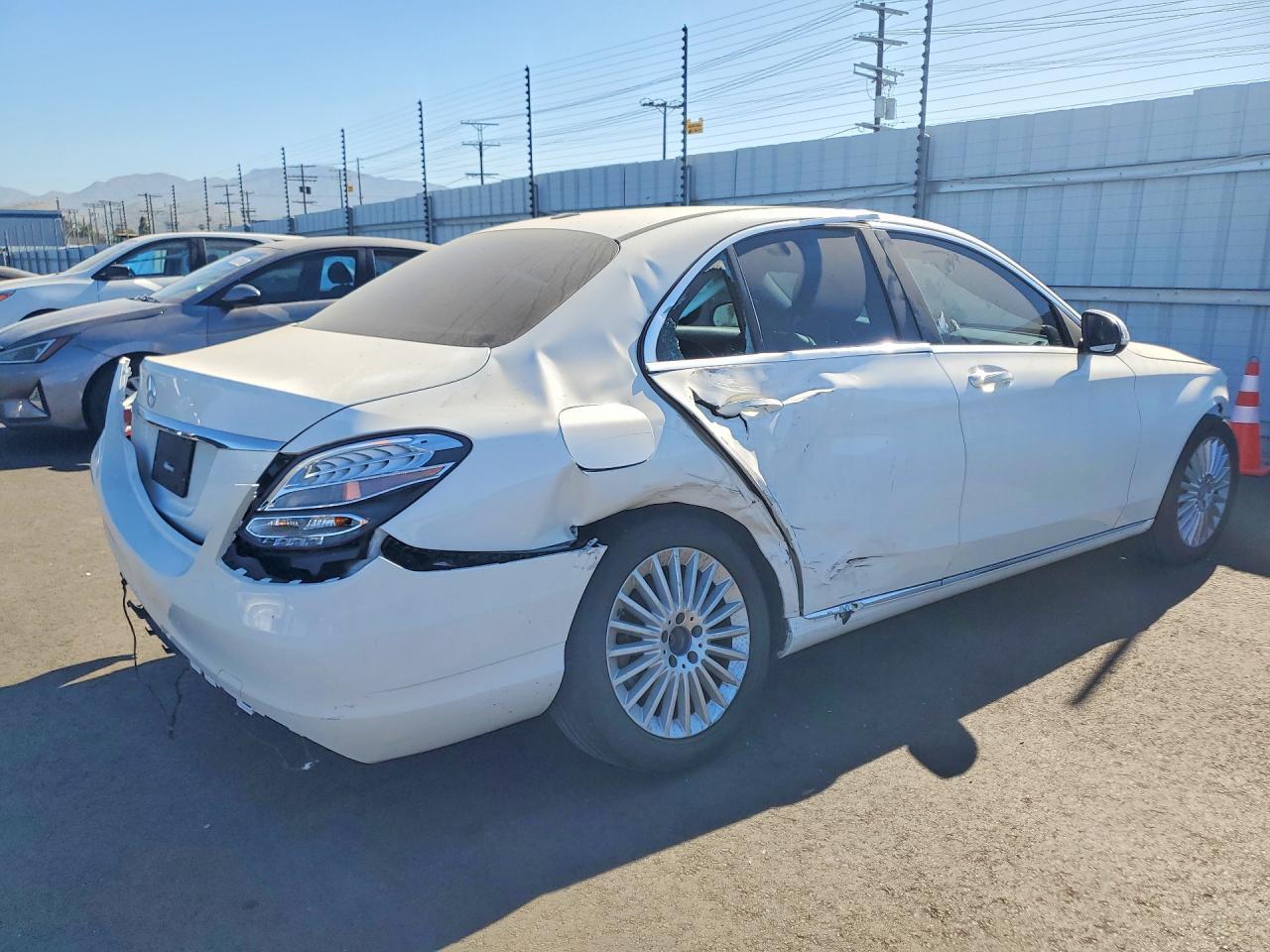 2016 Mercedes-Benz C 300 - Image 3