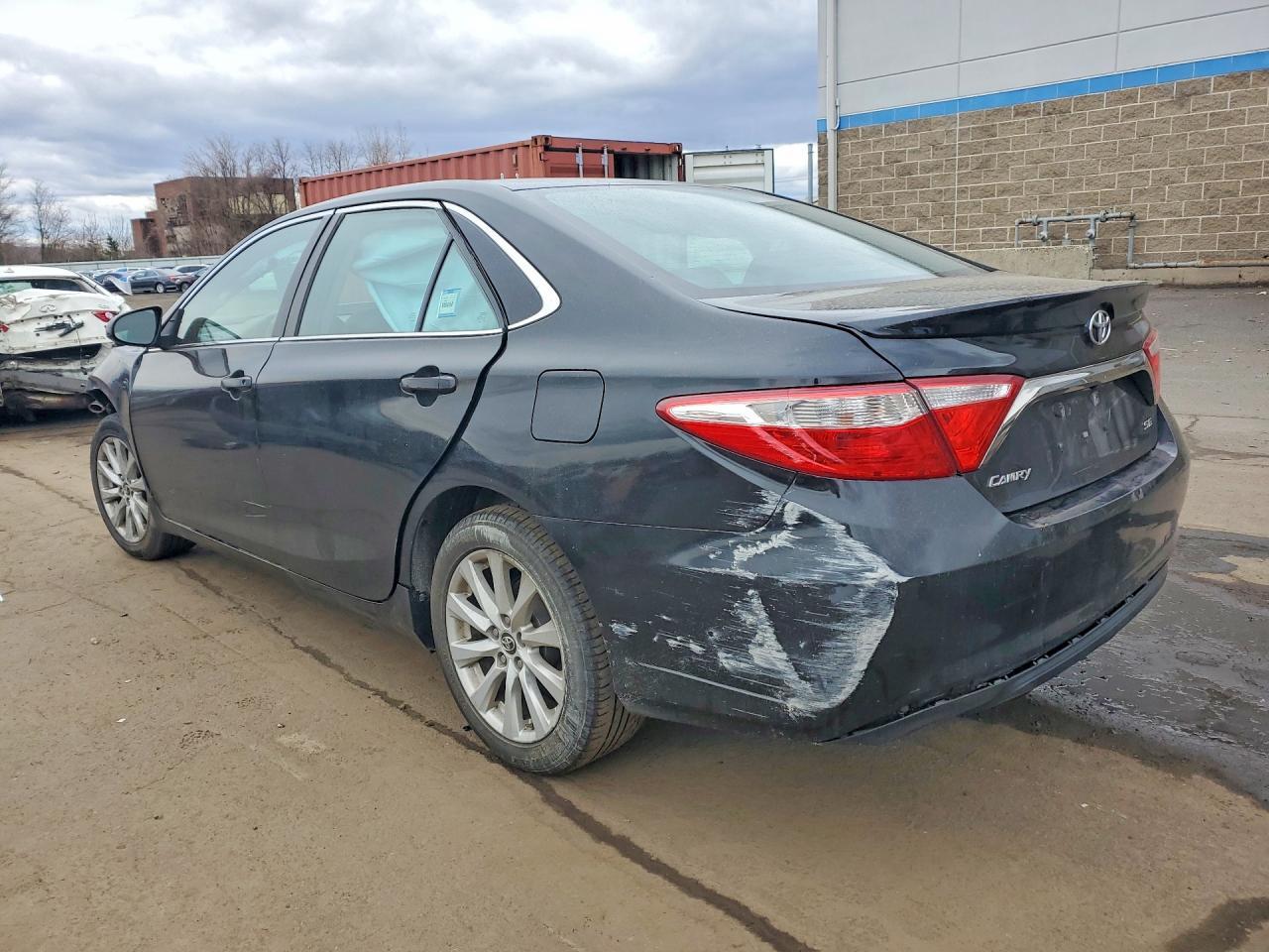 2015 Toyota Camry Se - Фото 2