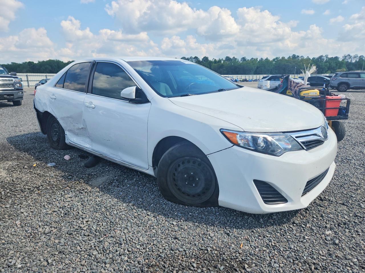2014 Toyota Camry Hybrid Le - Image 7