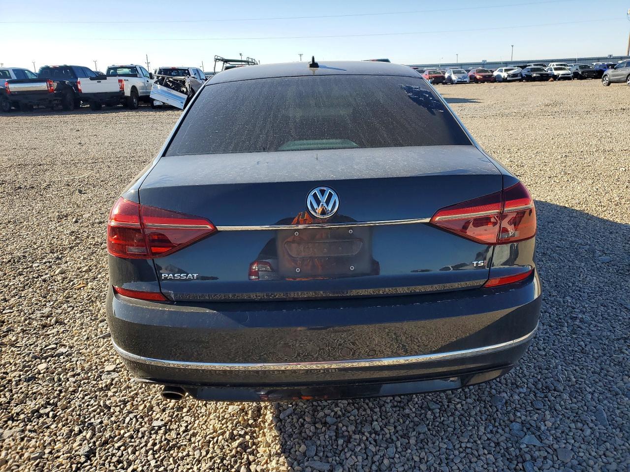 2017 Volkswagen Passat R-Line - Фото 6