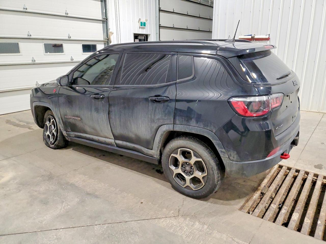 2022 Jeep Compass Trailhawk - Image 2