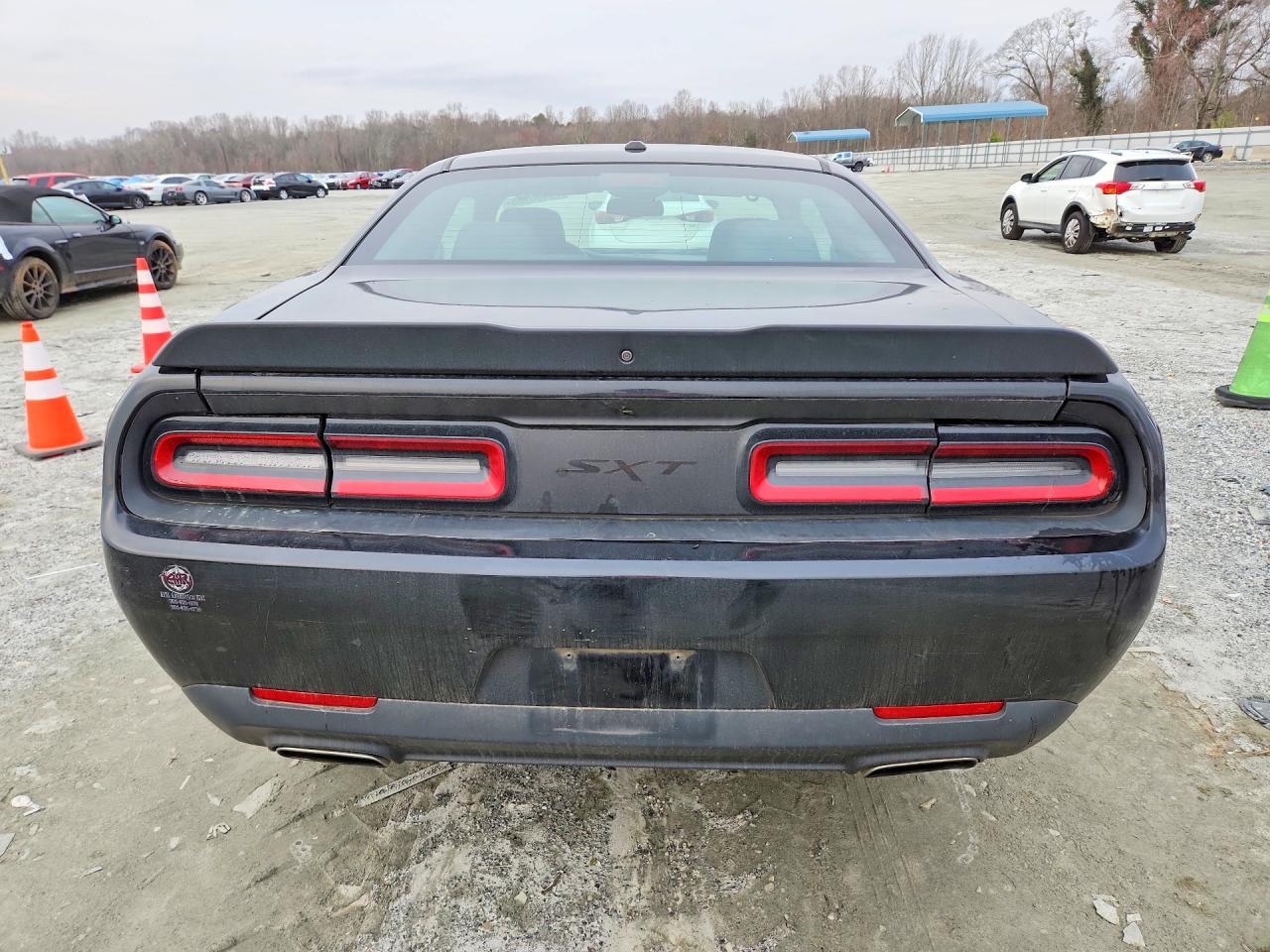 2016 Dodge Challenger Sxt - Image 6