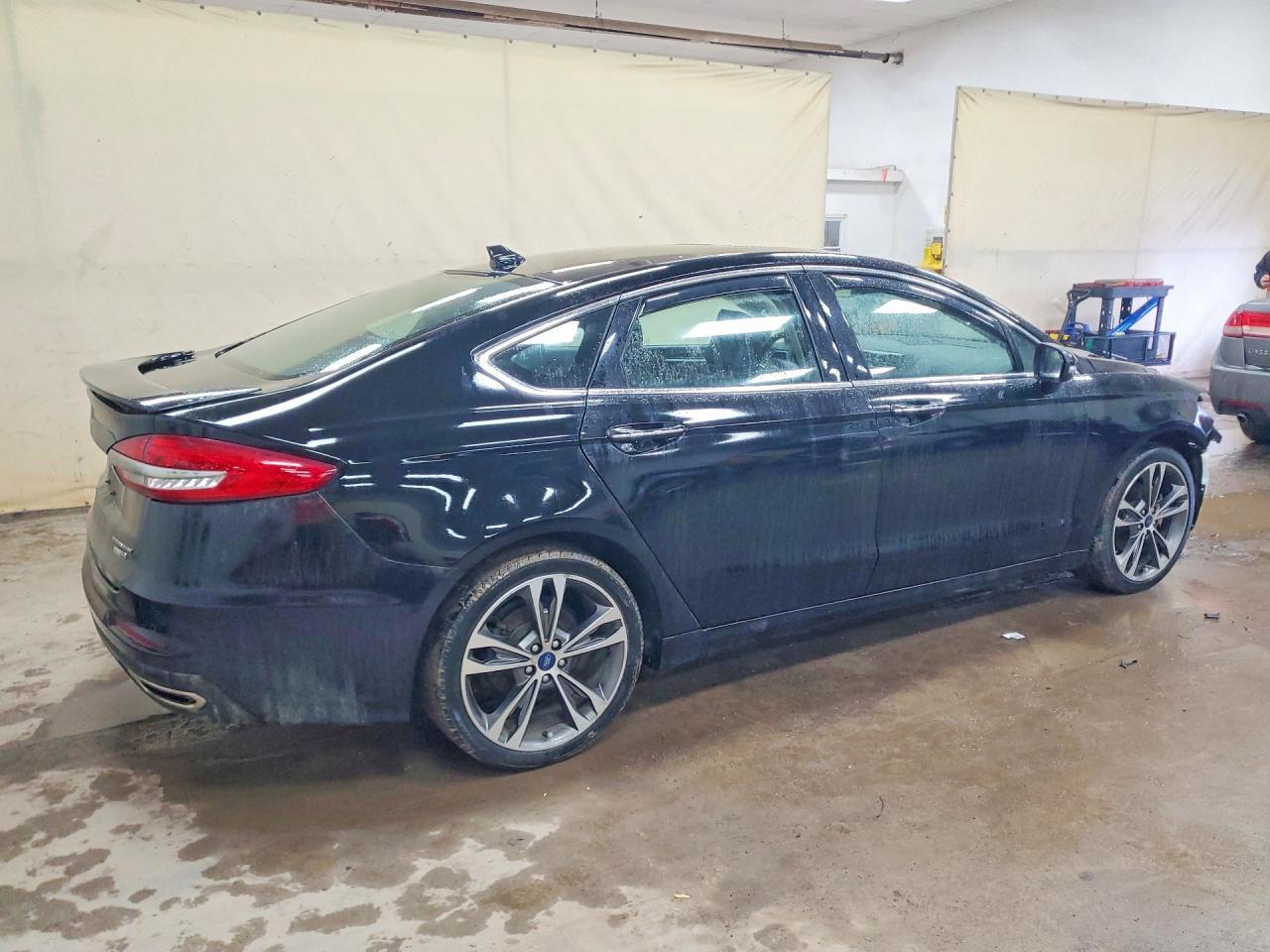 2020 Ford Fusion Titanium - Фото 3