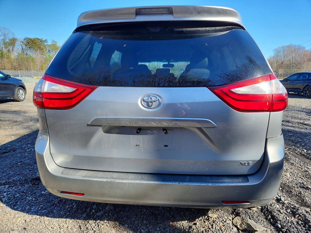 2016 Toyota Sienna Xle 8-Passenger - Фото 6