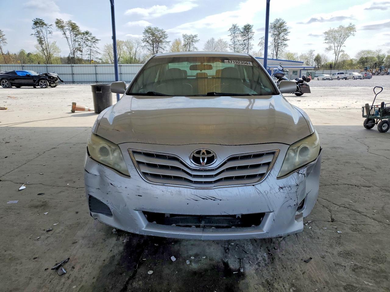 2010 Toyota Camry Le - Фото 5