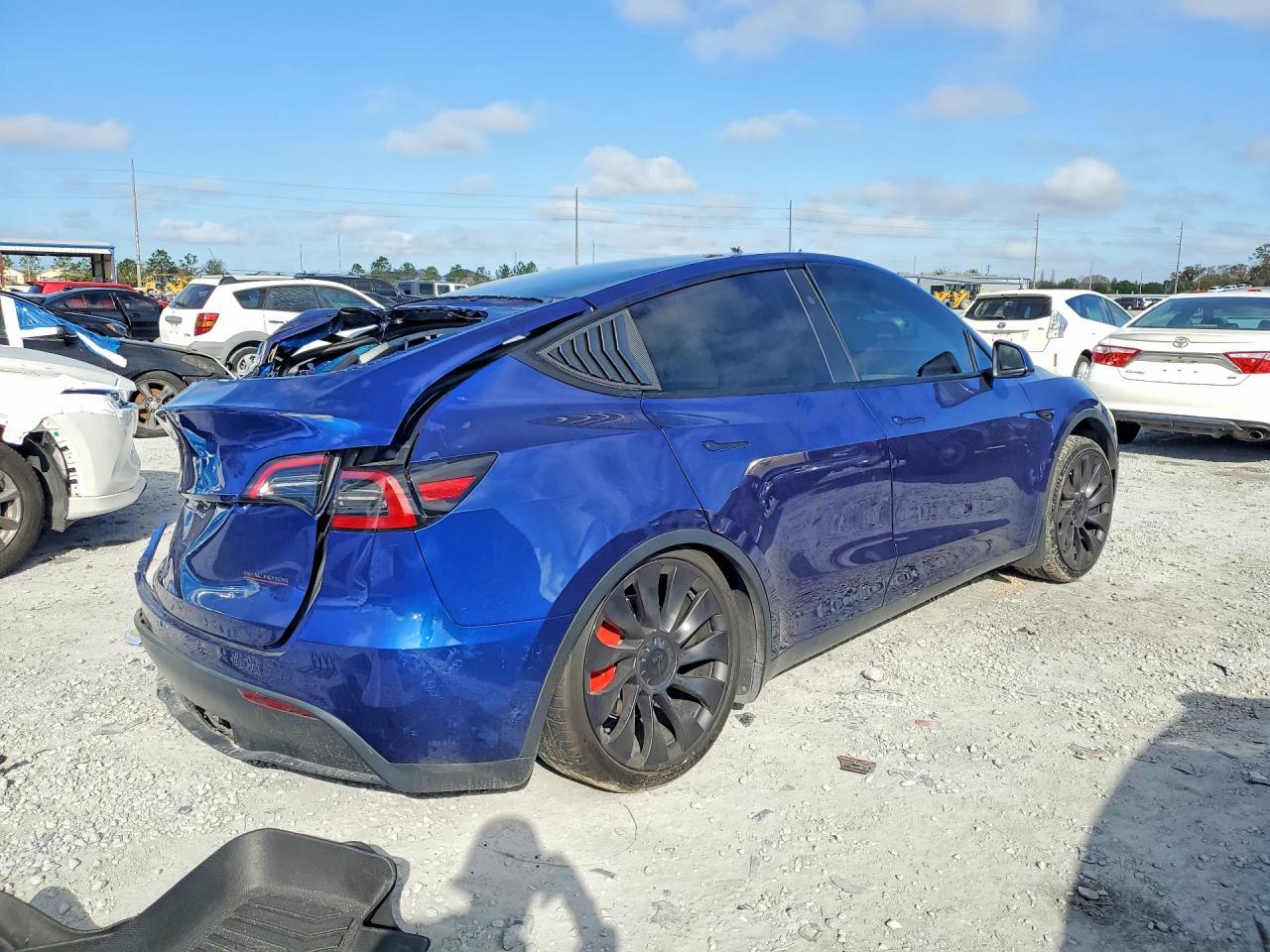 2023 Tesla Model Y - Фото 3