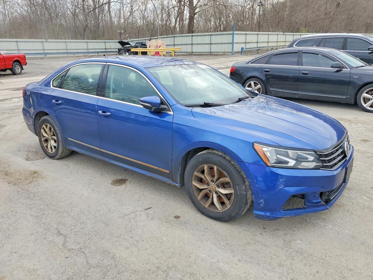 2017 Volkswagen Passat S - Фото 4