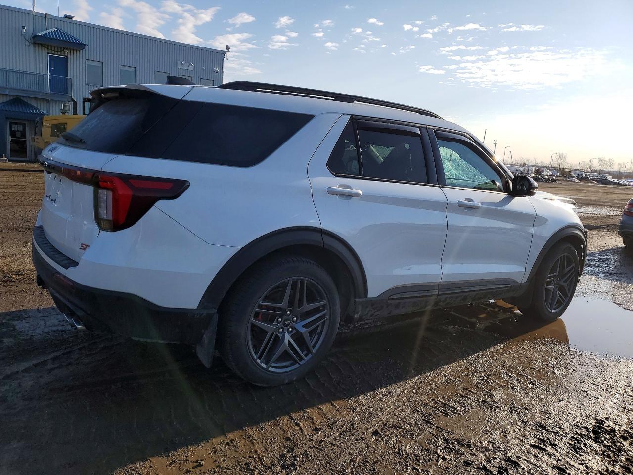 2025 Ford Explorer St - Фото 3
