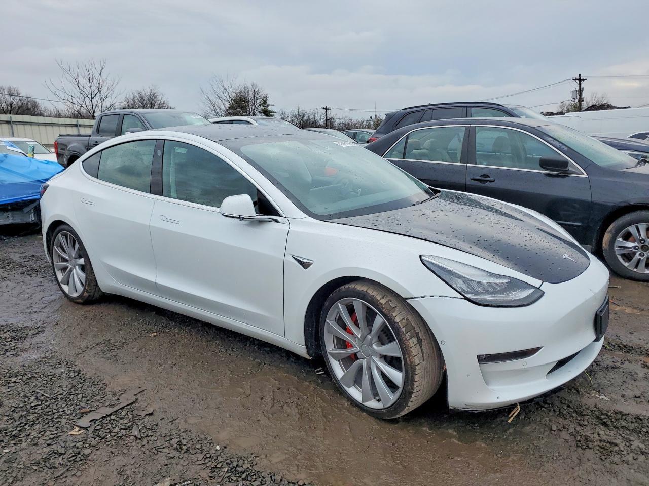 2020 Tesla Model 3 - Фото 4