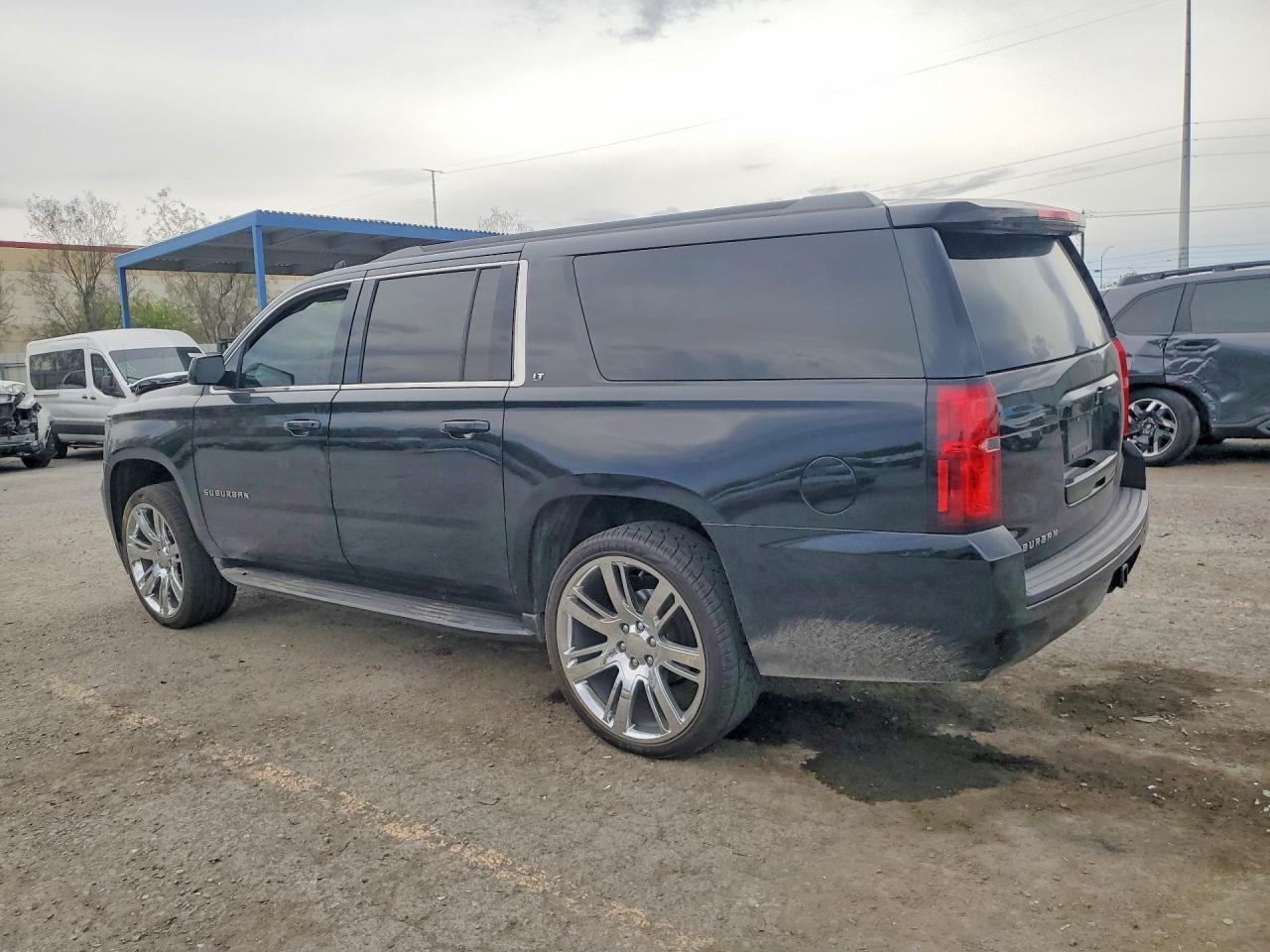 2018 Chevrolet Suburban C1500 Lt - Фото 2